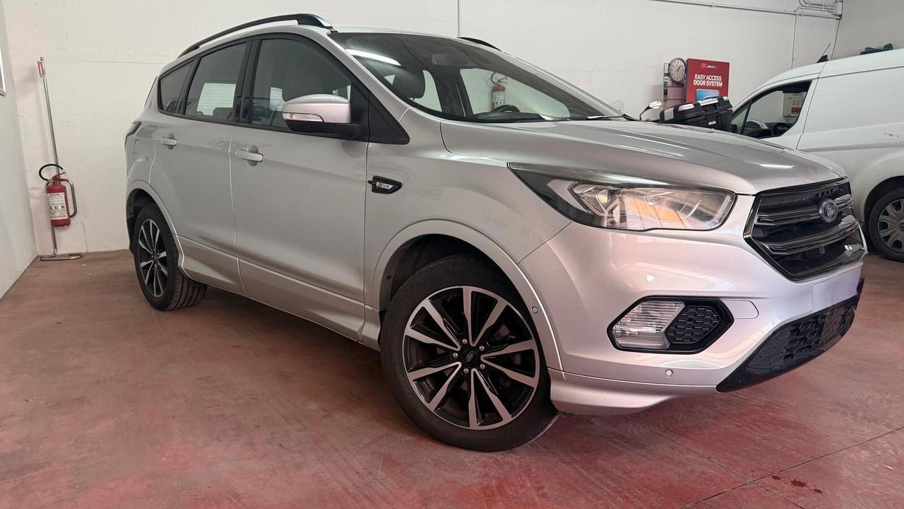 Ford Kuga 1.5 TDCI 120 CV S&S 2WD ST-Line