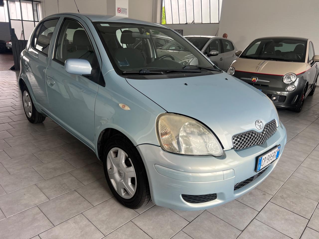 Toyota Yaris 1.0i 16V cat 5 porte Sol