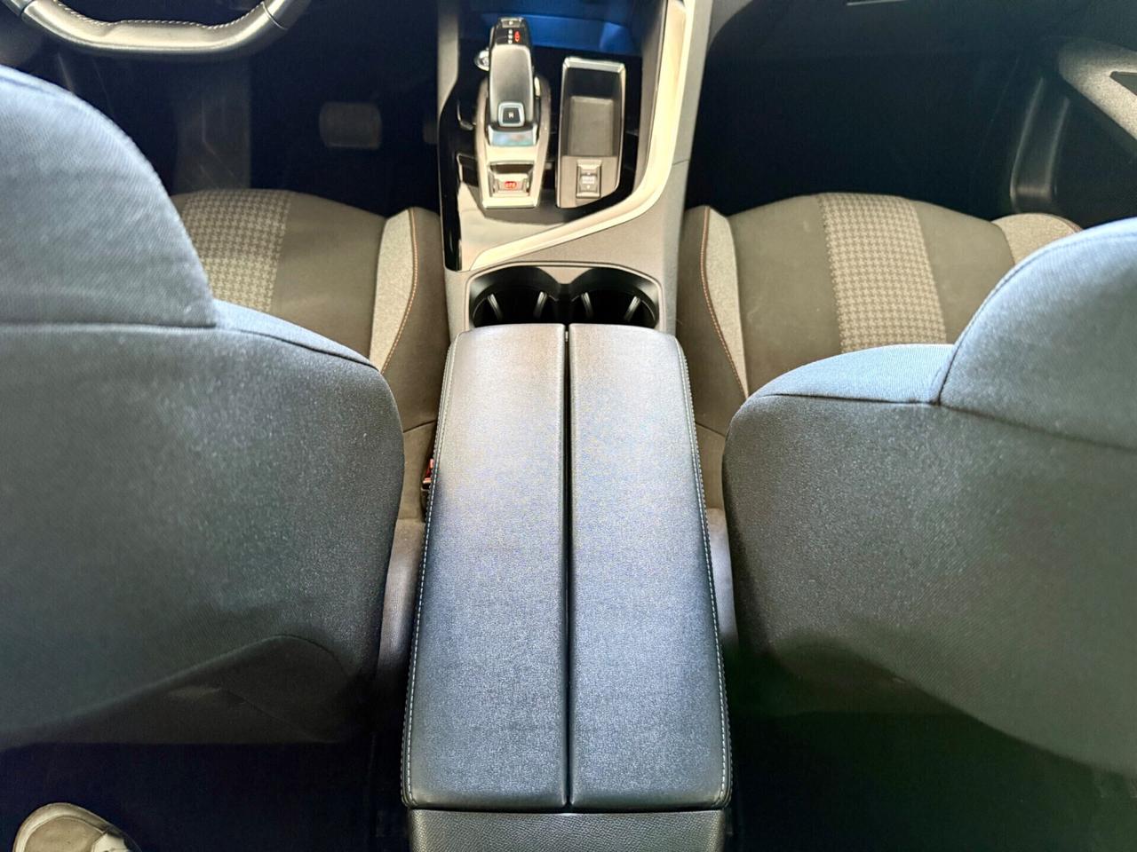 Peugeot 3008 BlueHDi 130 S&S EAT8 Active Pack