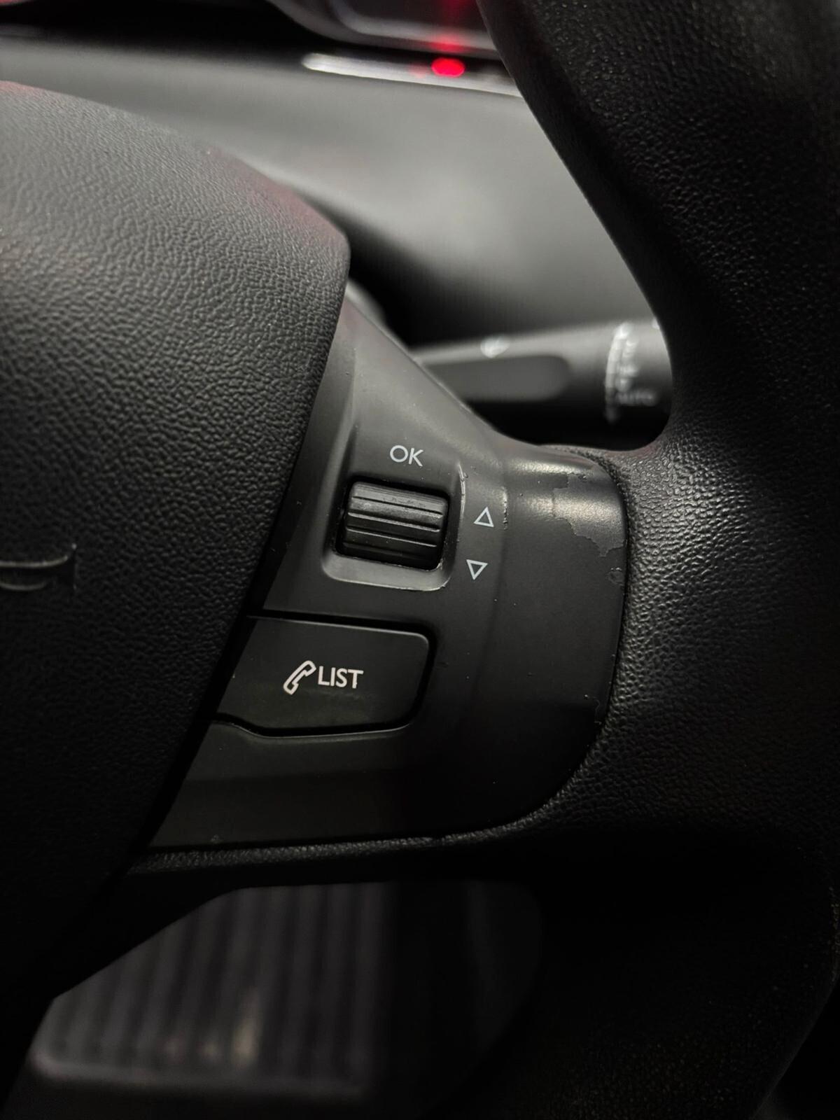 Peugeot 208 1.2 PureTech 82 5p. Allure