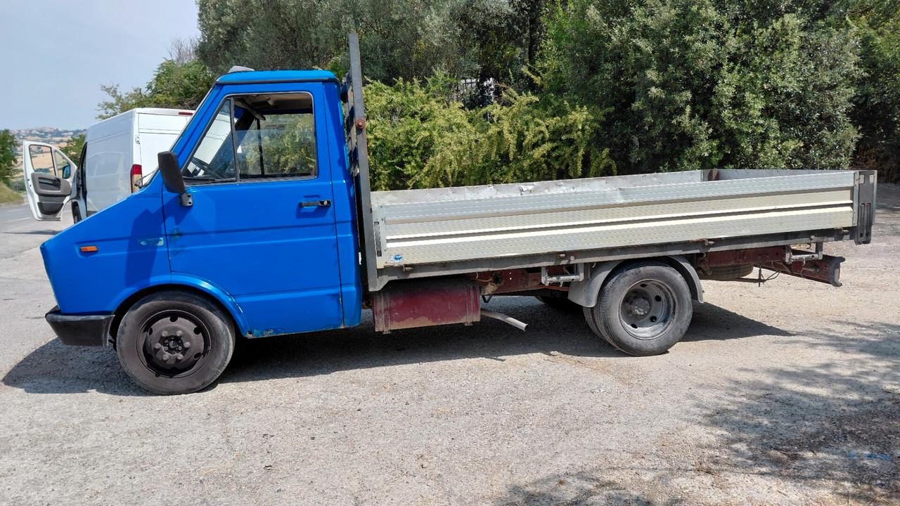 Iveco Daily 30.8 2.5 Diesel PC-TN Furgone