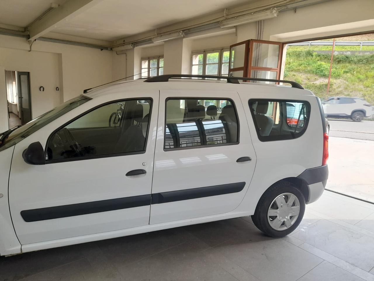 Dacia Logan MCV 1.6 7 posti Lauréate