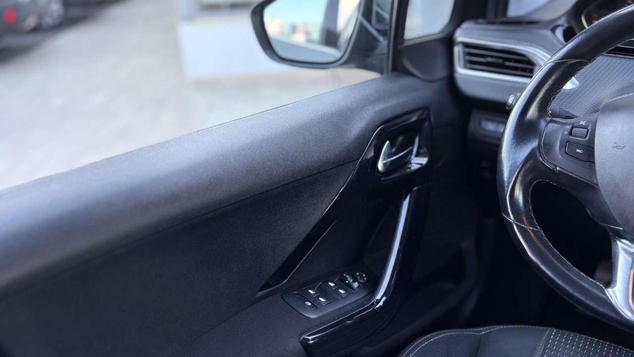 Peugeot 208 1.2 Benzina 82CV E6 Neo - 2017
