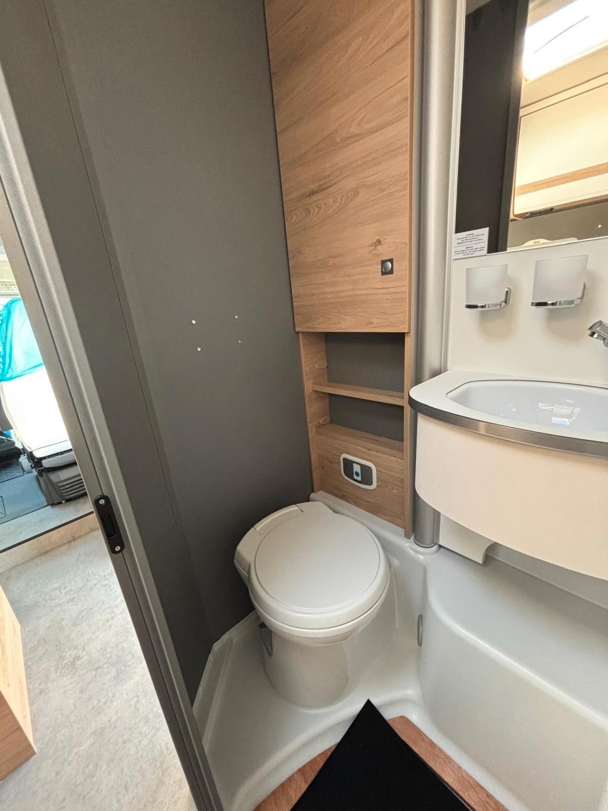 Dethleffs JUST CAMP 6812 EB camper