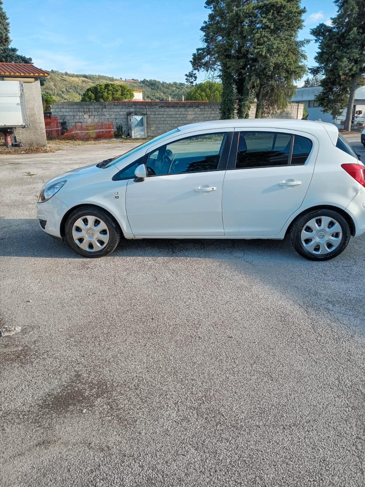 Opel Corsa 1.2 5 porte anno 2010