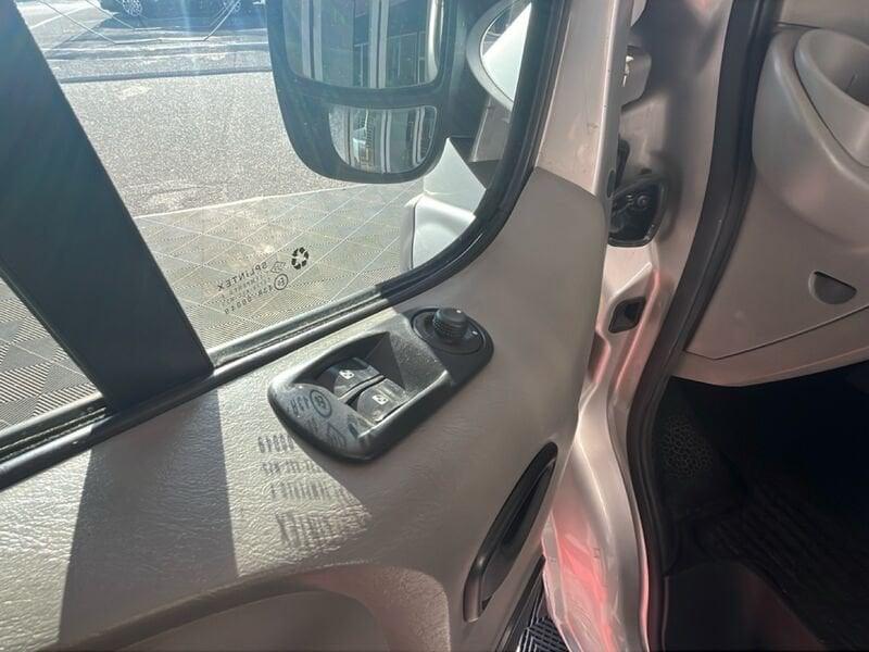 Renault Trafic Trafic T27 2.5dCi/140 16V PC-TN Furg.Con
