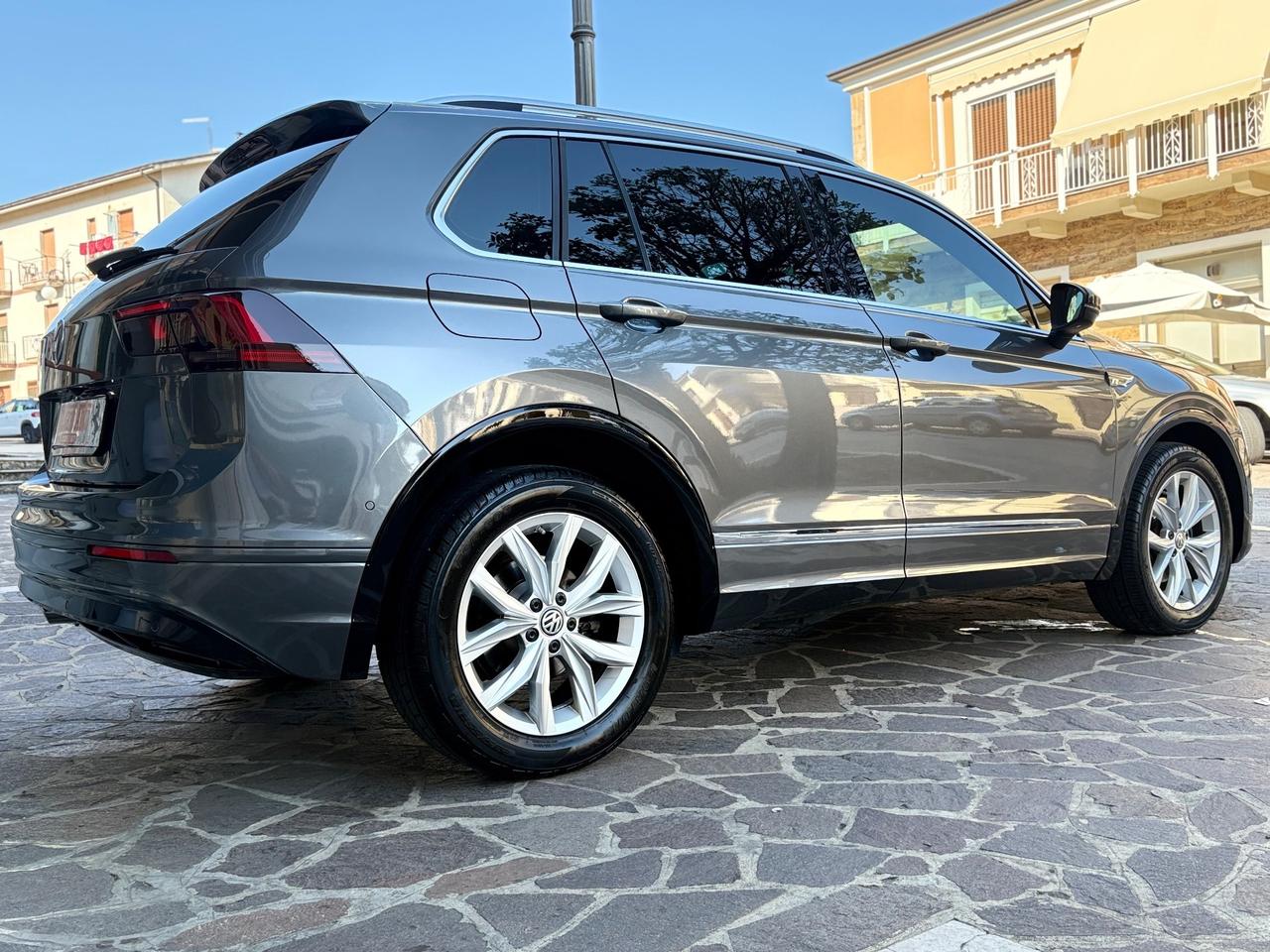 Volkswagen Tiguan 2.0 TDI DSG R-Line FULL/LED/NAV