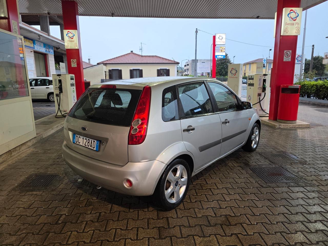 Ford Fiesta 1.2 GPL POCHI KM LOW COST PROMO