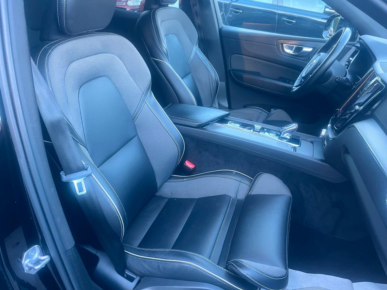 Volvo XC60 B4 automatico Plus Dark N1