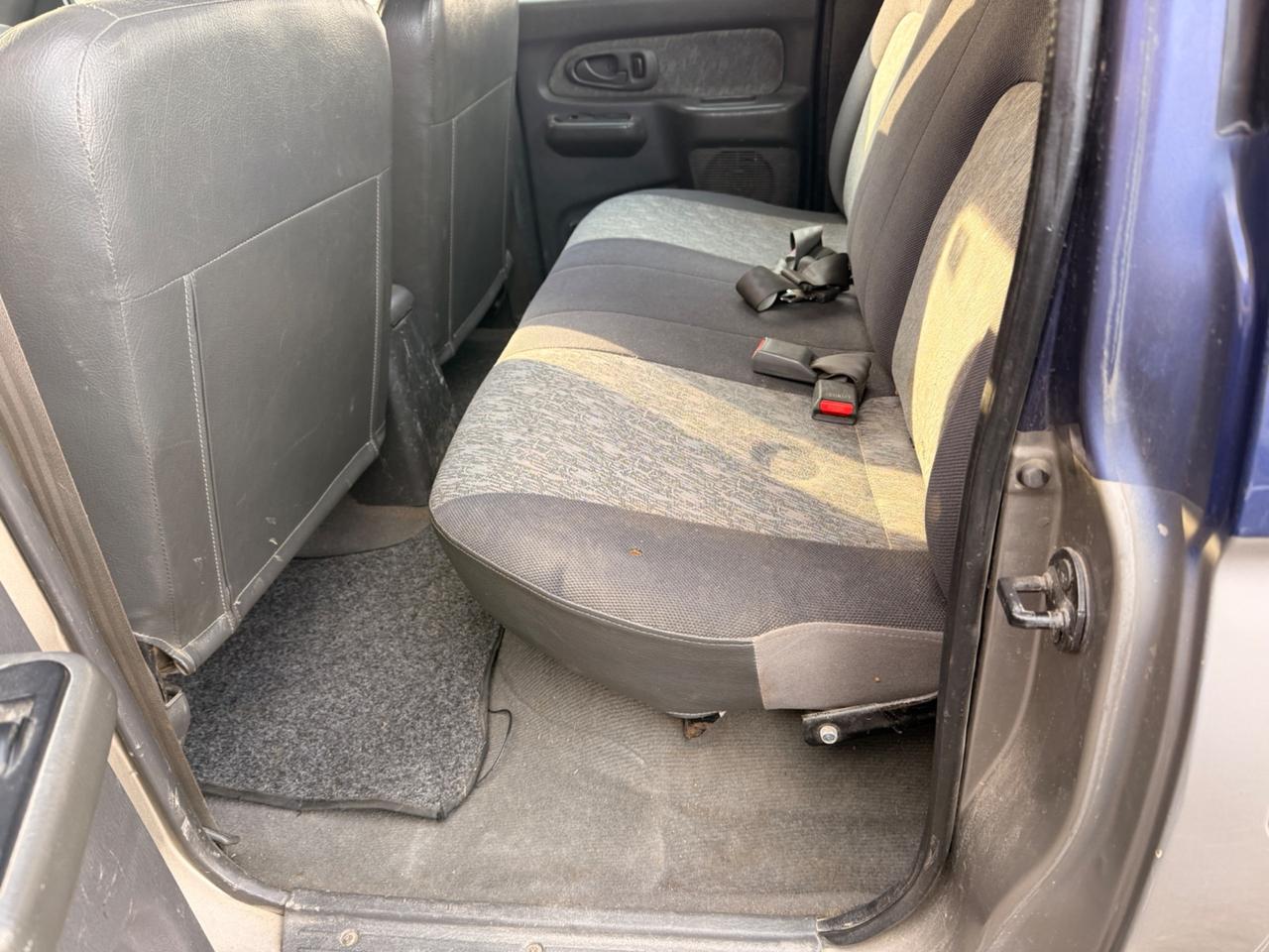 Mitsubishi L200 2.5 TDI 4WD Club Cab Pick-up GLX