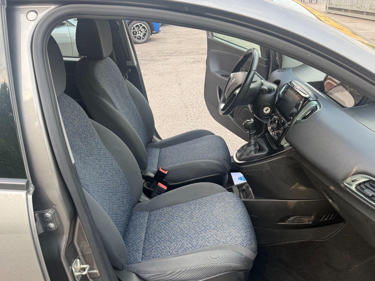 LANCIA - Ypsilon - 1.0 FireFly 5p.S&S Hyb. Platino