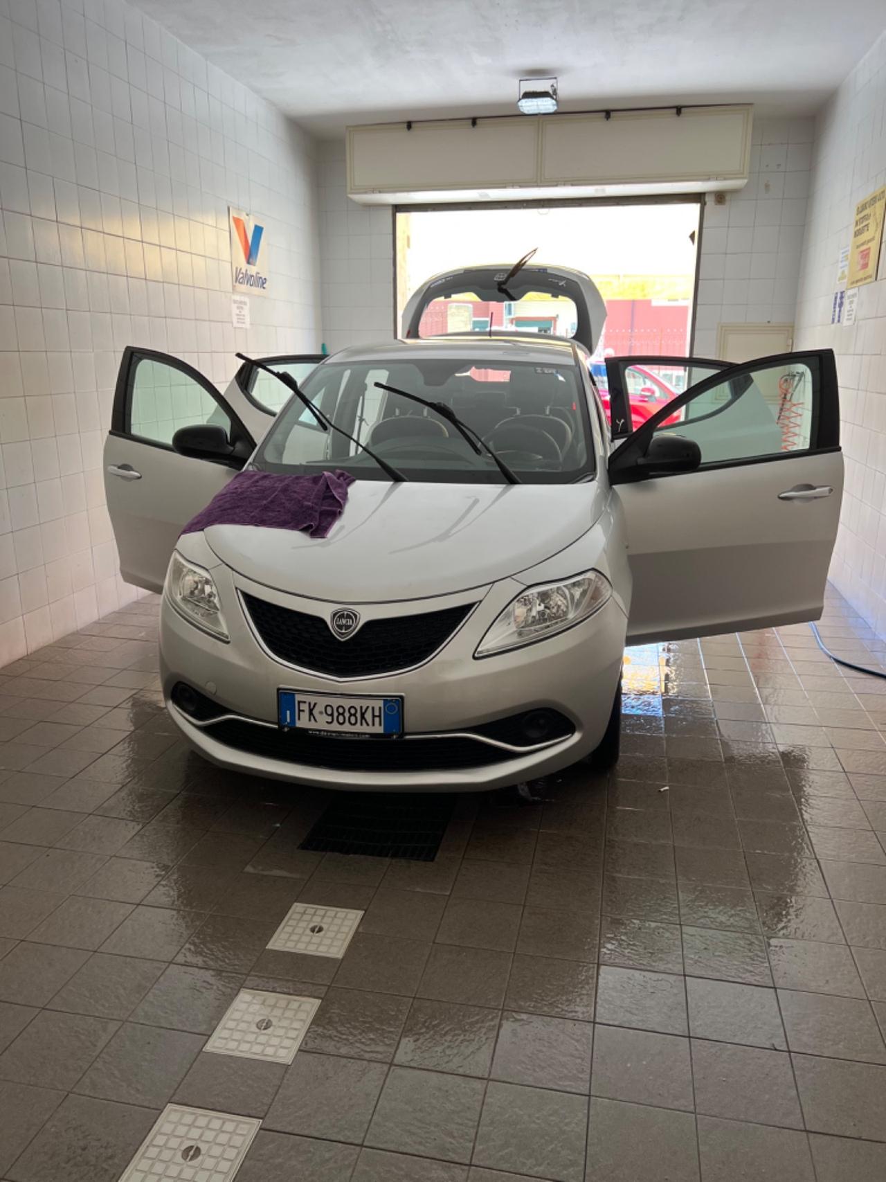 Lancia Ypsilon 1.2 69 CV 5 porte Silver