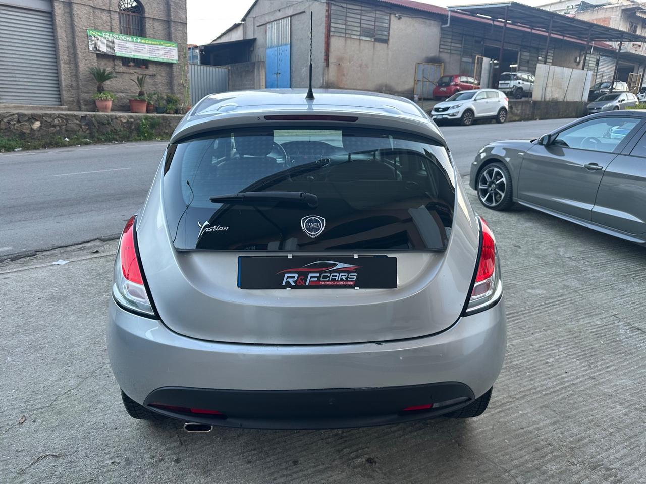 Lancia Ypsilon 0.9 TwinAir 85 CV 5 porte S&S Platinum GPL