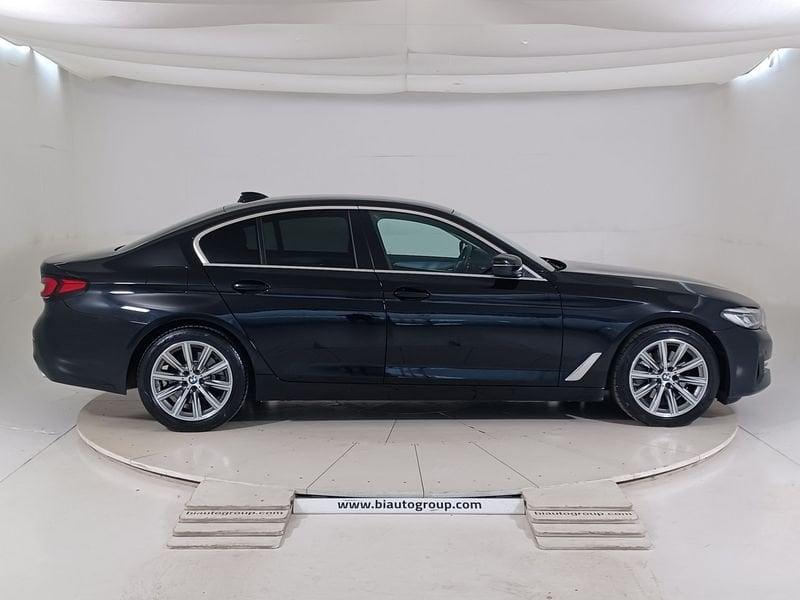 BMW Serie 5 G30 2020 Berlina LCI D 520d mhev 48V Business auto