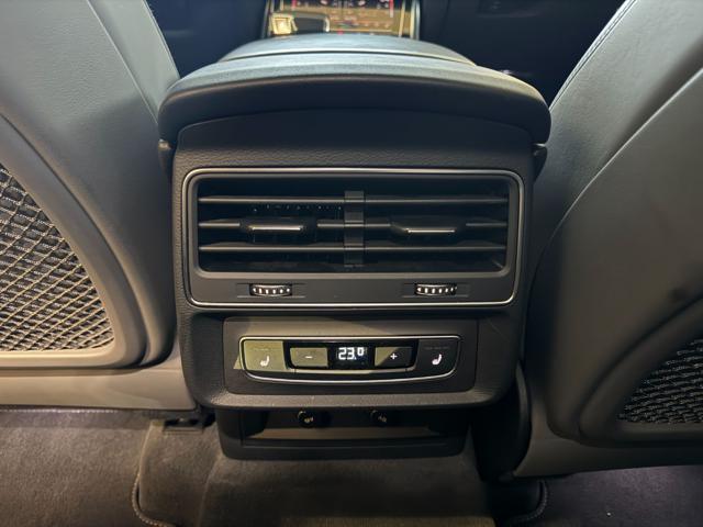 AUDI Q8 55 TFSI e quattro tiptronic S LINE