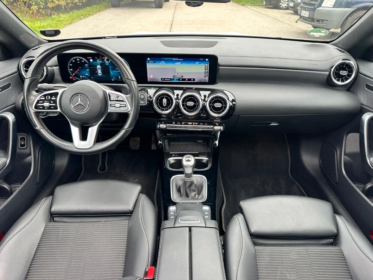 Mercedes-benz CLA 180 Panorama LED MBUX