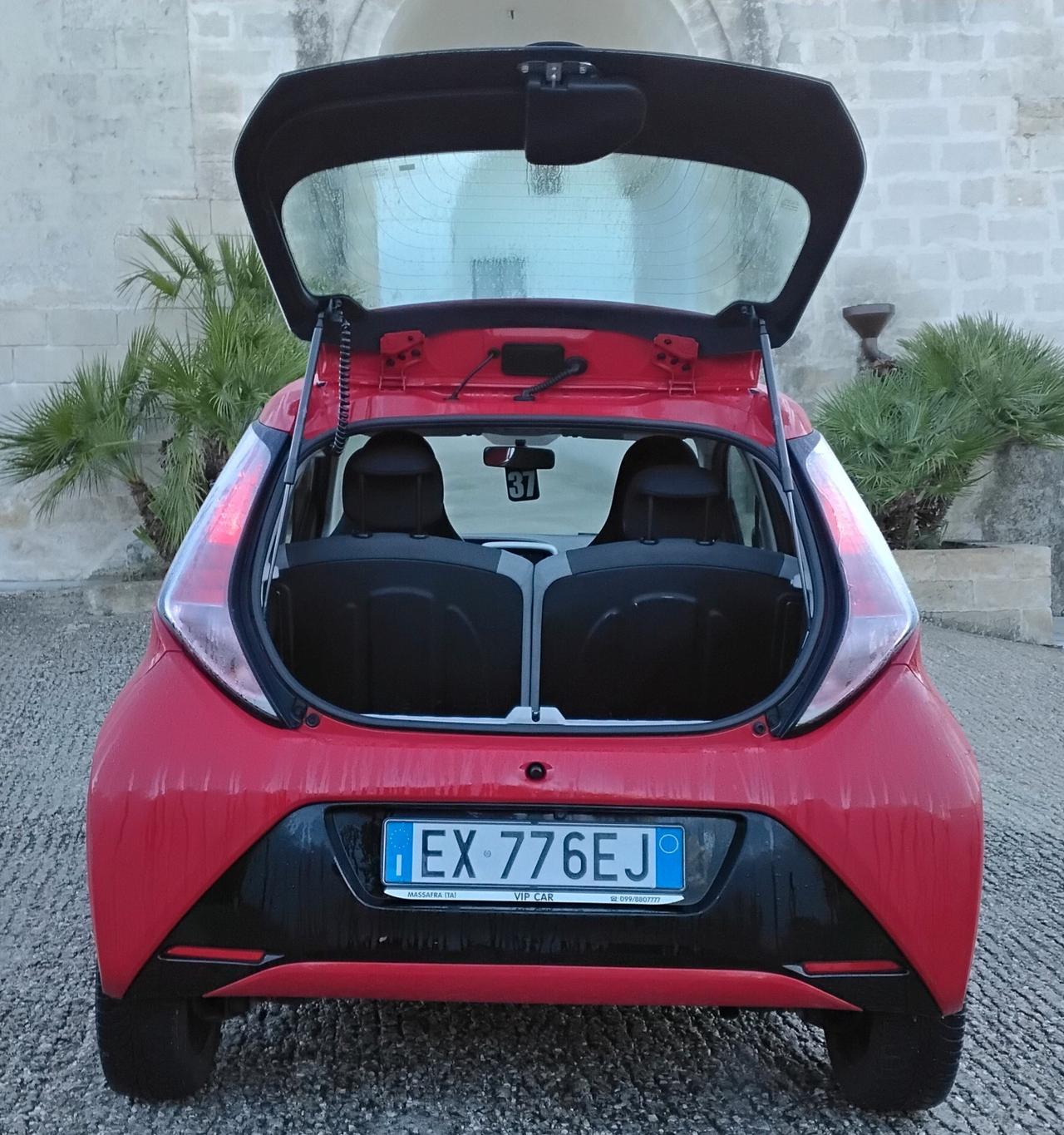 Toyota Aygo 1.0 VVT-i 69 CV 5 porte x-cite