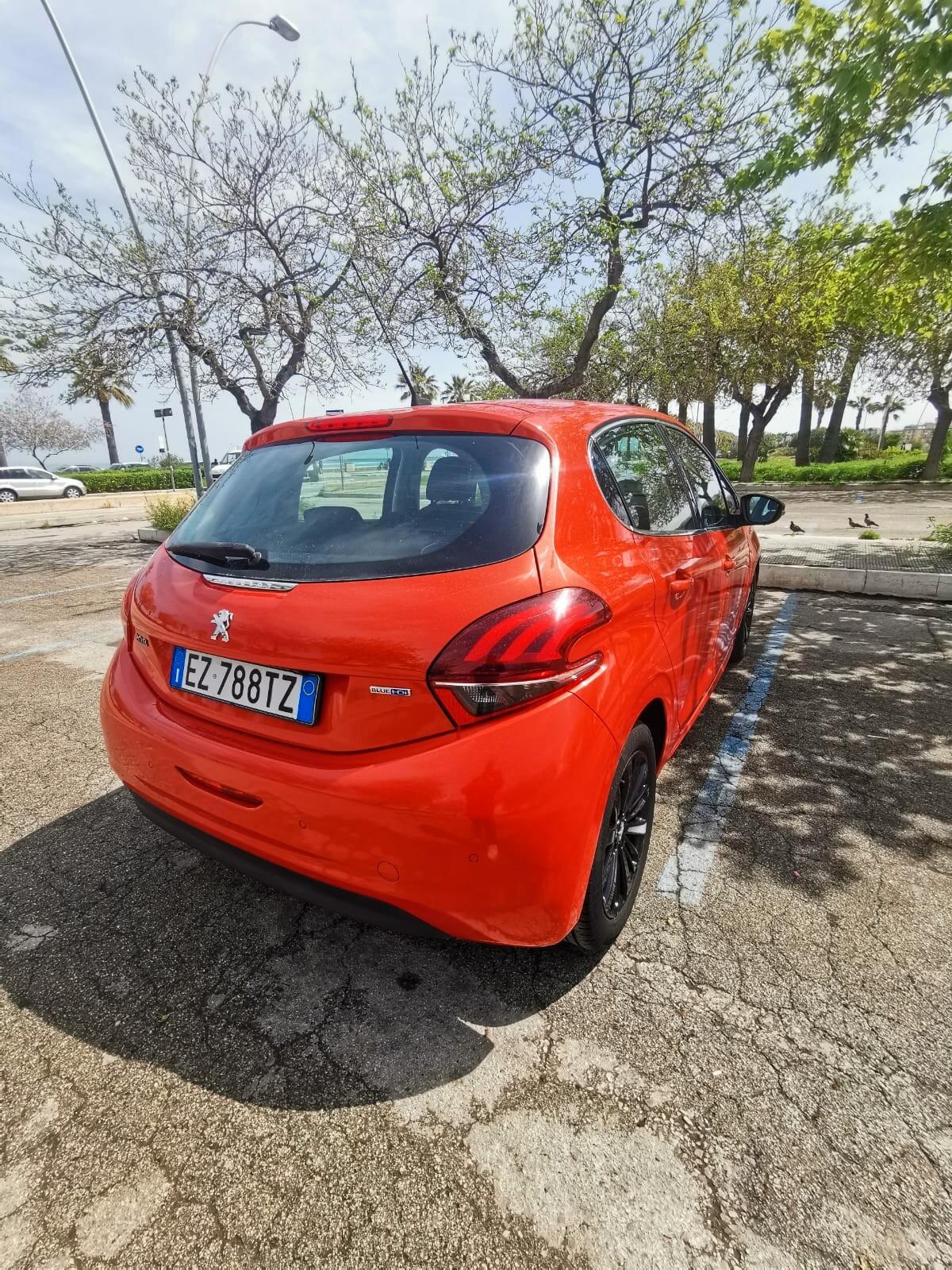Peugeot 208 BlueHDi 75 5 porte Active - 2015