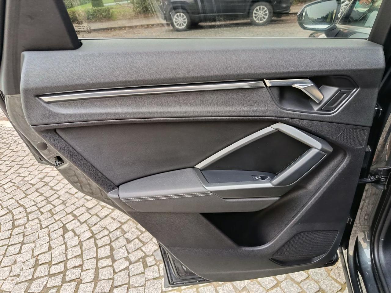 Audi Q3 S Line 2.0 35 TDI #8385