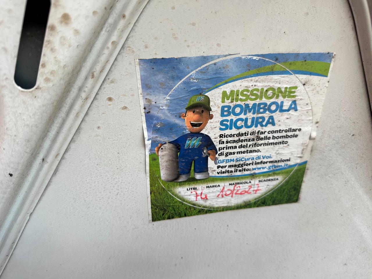 Volkswagen Polo 1.0 METANO (12 RATE)