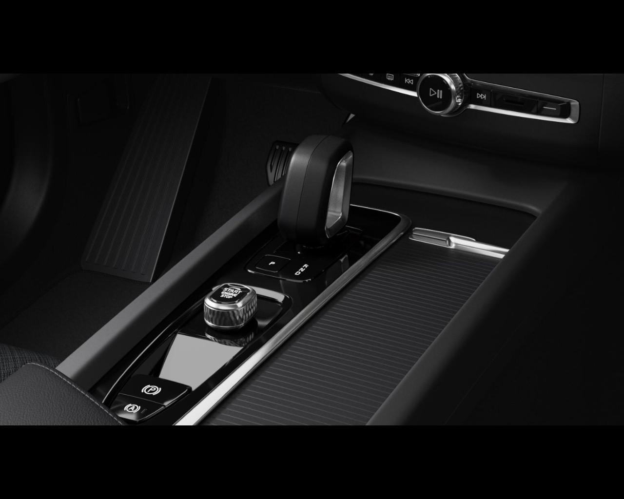 VOLVO XC60 B5 CORE AWD AUTO PREZZO PROMO FINO AL 31/12/2025