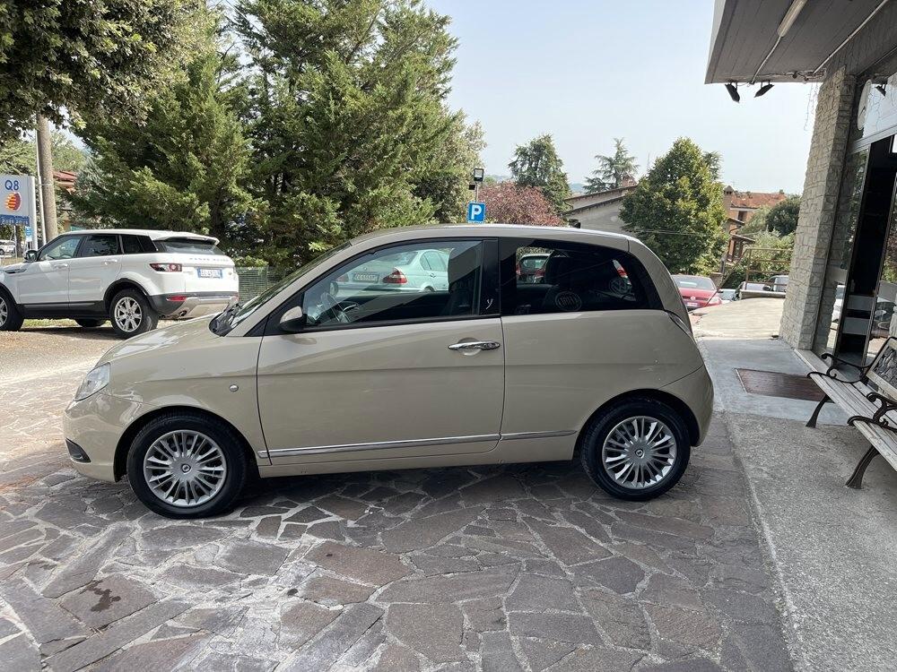Lancia Ypsilon 1.2 Argento NEO PATENTATI