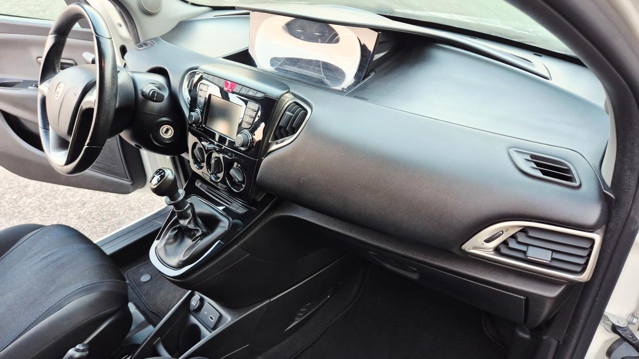 Lancia Ypsilon 1.0 FireFly 5 porte S&S Hybrid Ecochic Gold