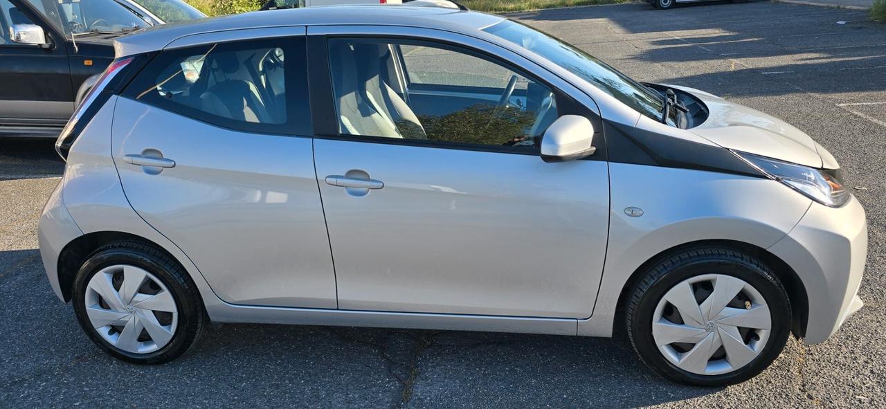 Toyota Aygo 1.0 VVT-i 72 CV 5 porte unipro garanzia permute finanziamenti