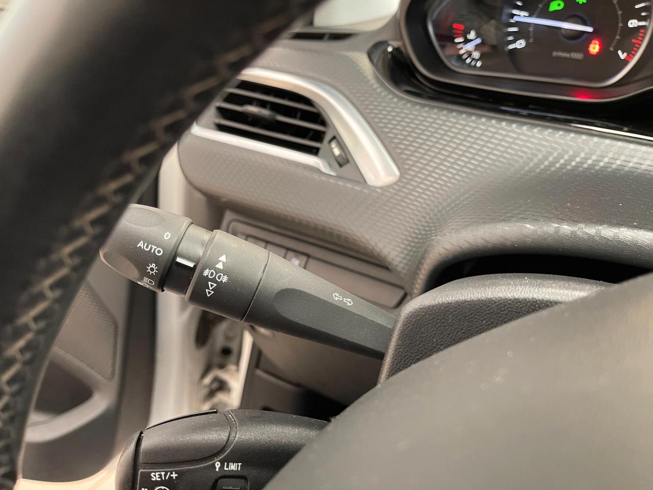 Peugeot 208 Allure 5p 1.2 GPL Originale 82cv-Ok Neopatentati-LEGGI SOTTO