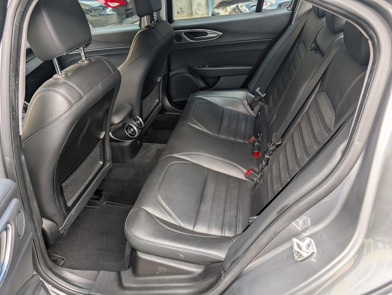 Alfa Romeo Giulia 2.2 Turbodiesel 210 CV AT8 AWD Q4 Veloce