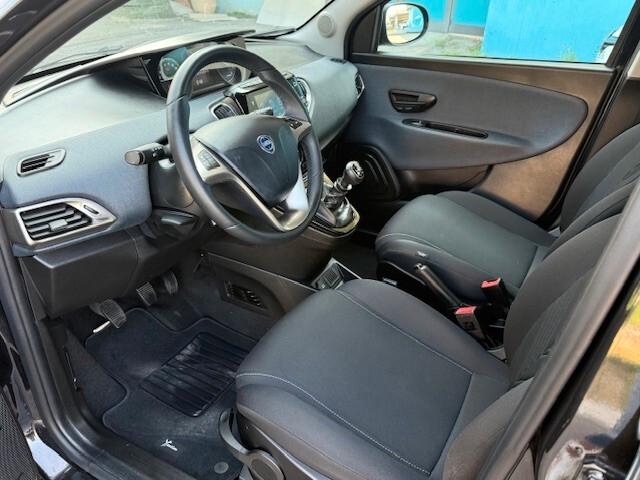 Lancia Ypsilon neopatentati 5 posti