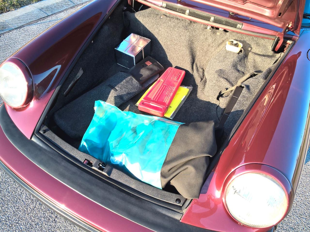 Porsche 911 Carrera 3.2 Cabriolet