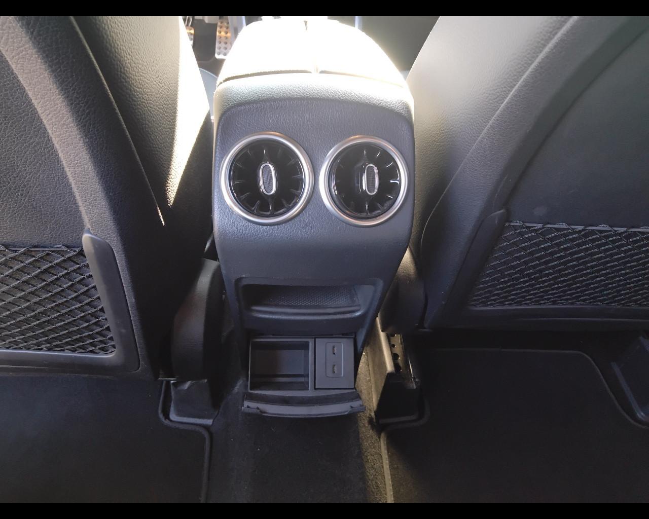 Mercedes-Benz GLB - X247 2019 - GLB 200 d Premium auto