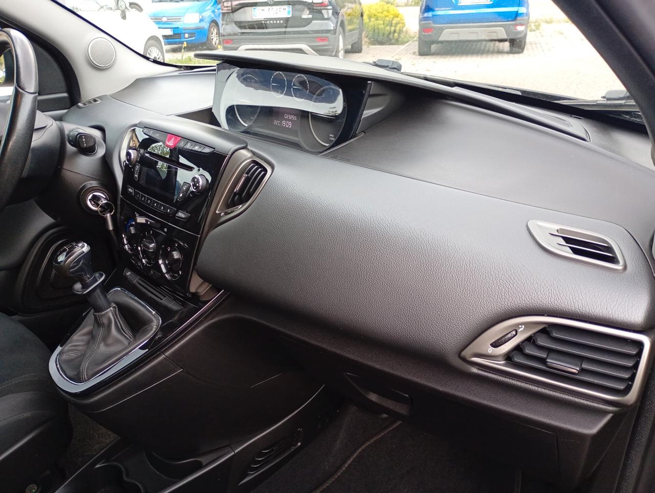 Lancia Ypsilon 1.2 69 CV 5 porte S&S Gold