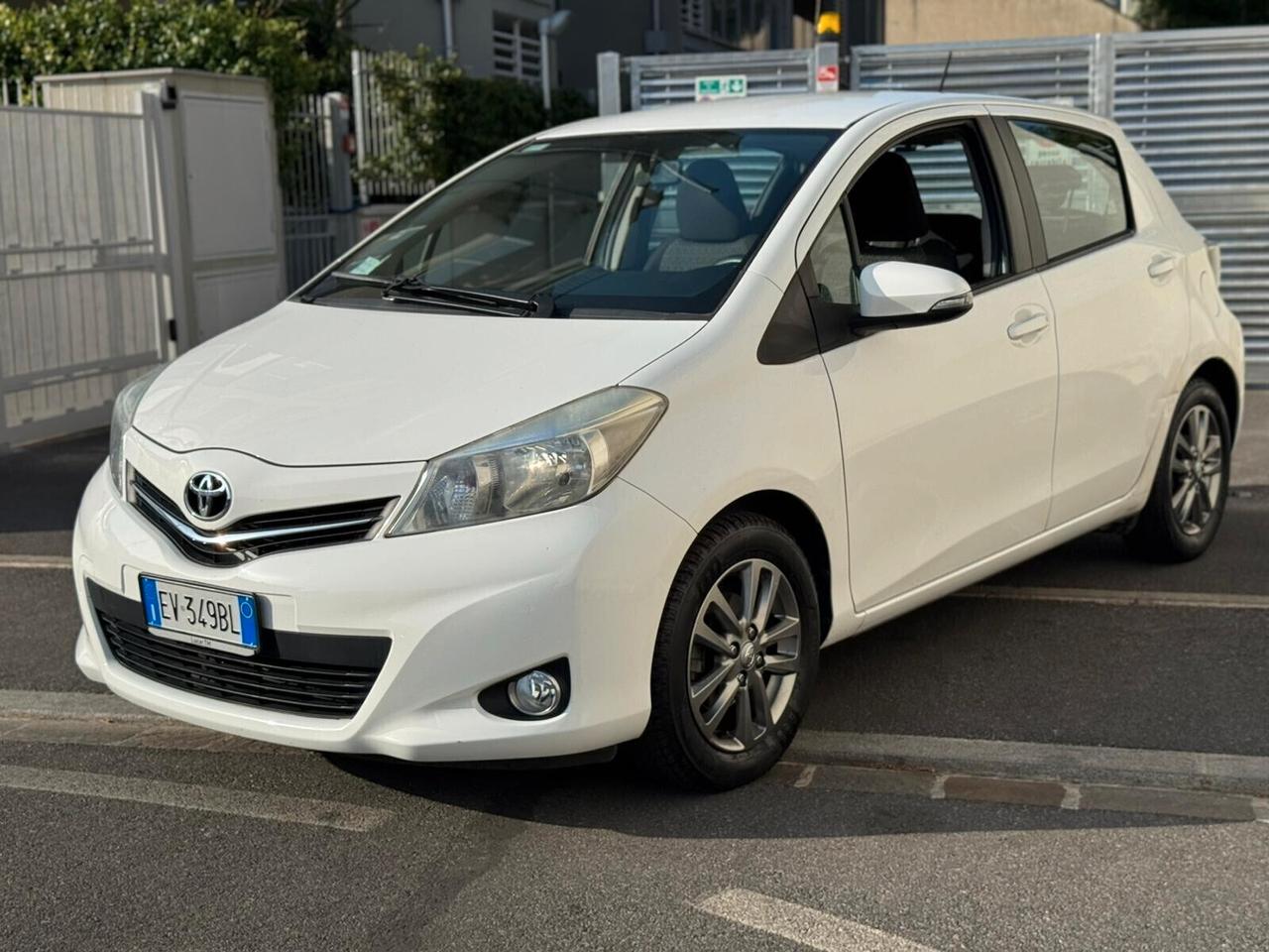 Toyota Yaris 1.0 5 porte Lounge