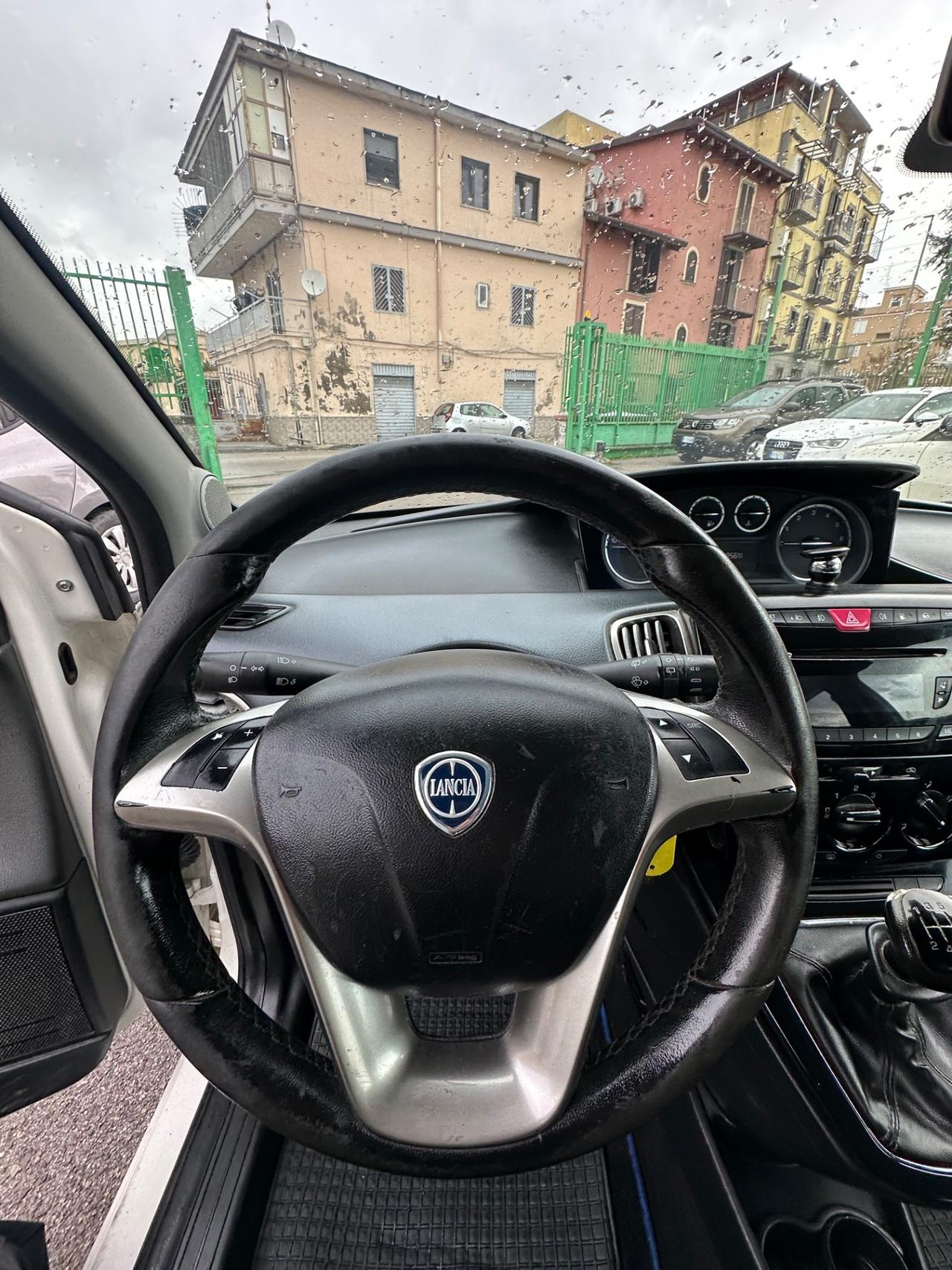 Lancia Ypsilon 1.2 69 CV 5 porte GPL Ecochic Platinum