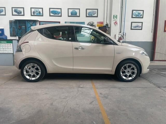 Lancia Ypsilon 1.2 69 CV 5 porte S&S Platinum Edition E6 Km 74.000