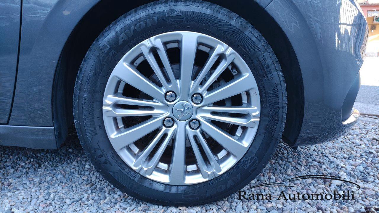 Peugeot 208 5p. 1.2 Active