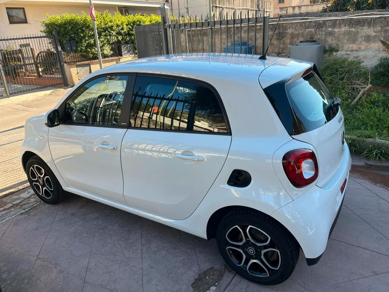 SMART FORFOUR 2018 PASSION TOTAL WHITE