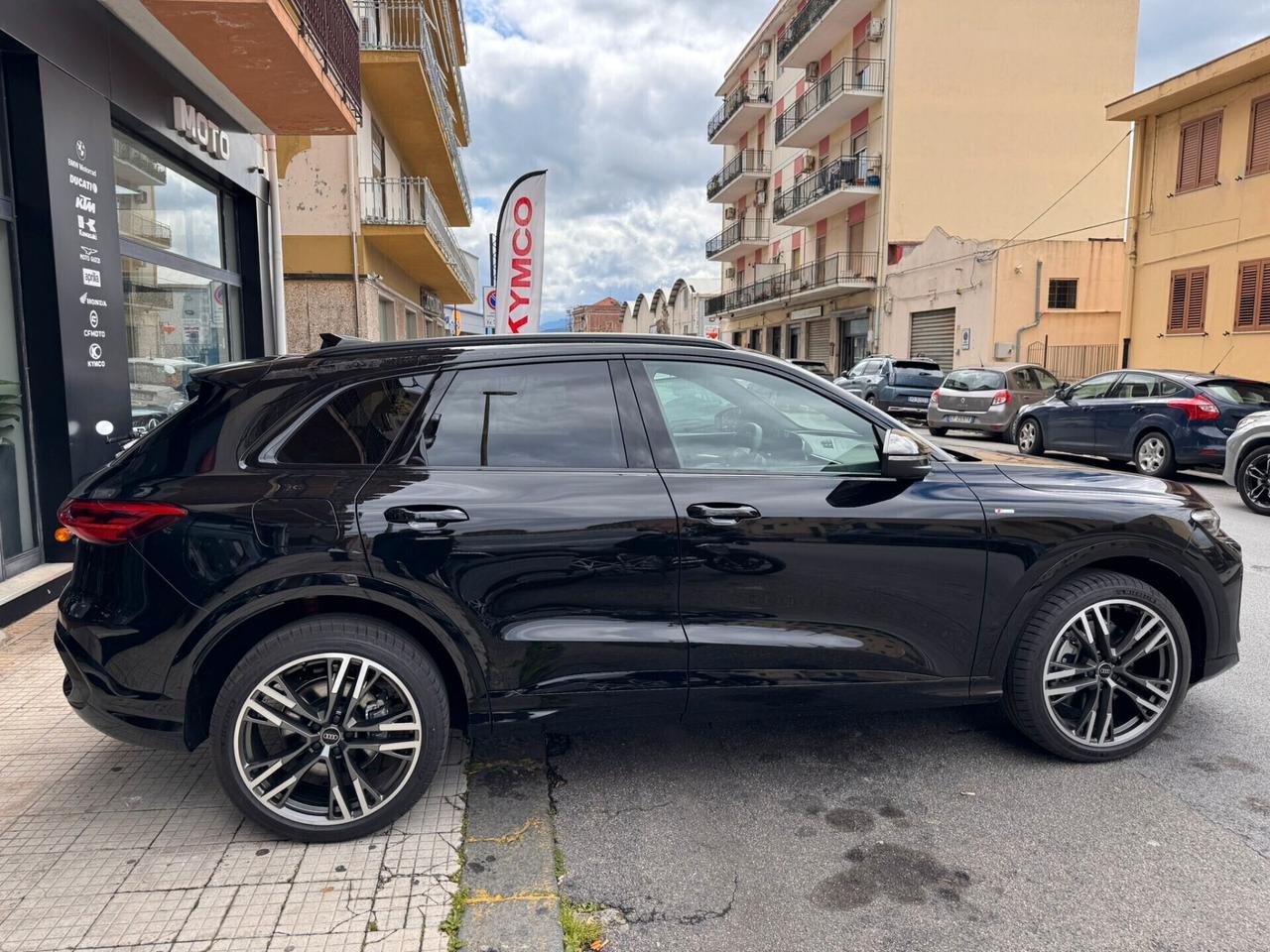 Audi Q5 2.0 TDI mhev S-LINE 204cv REGIME IVA ESPOSTA