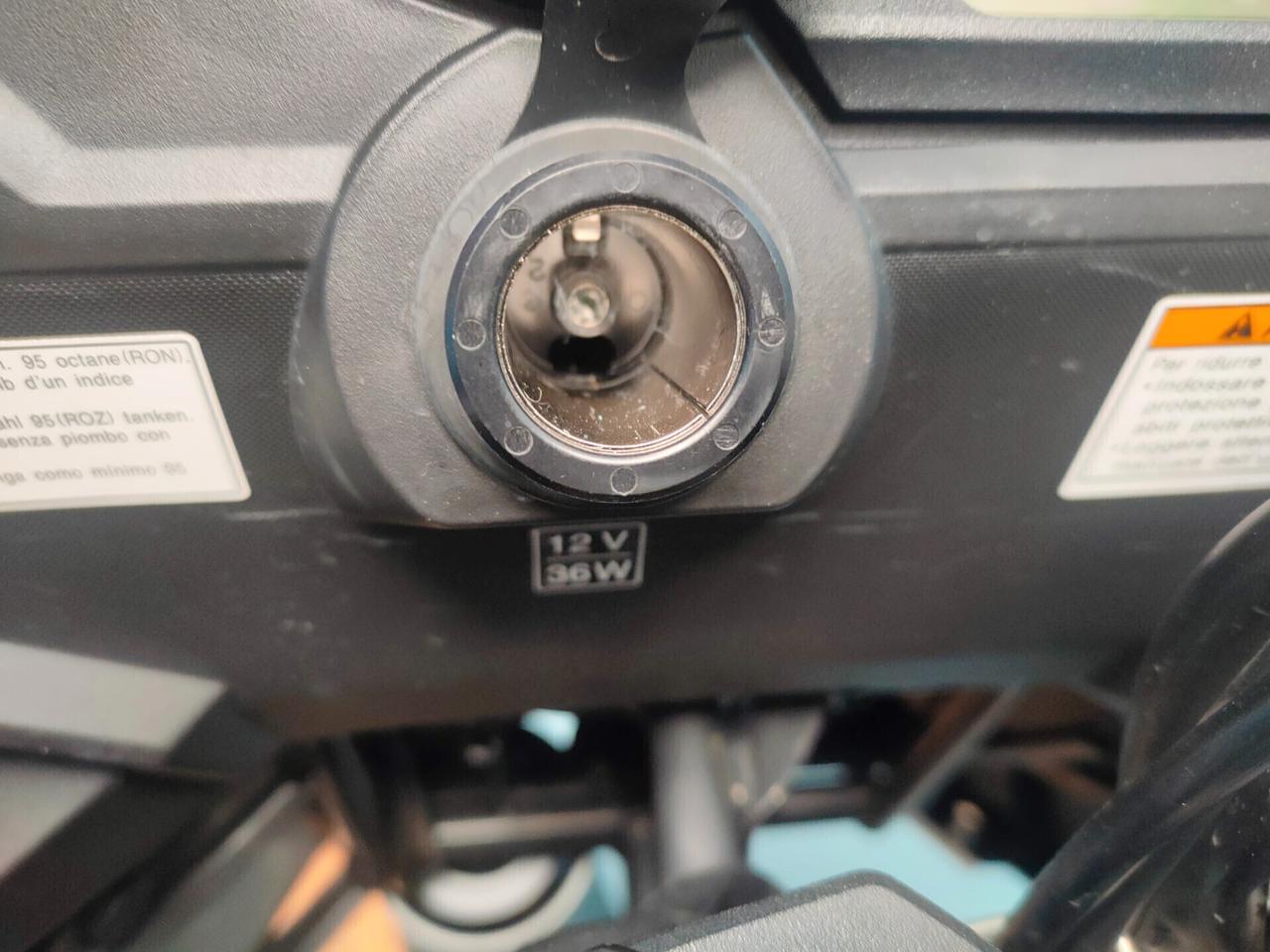 Suzuki V Strom DL 1000 soli 14.318 km.