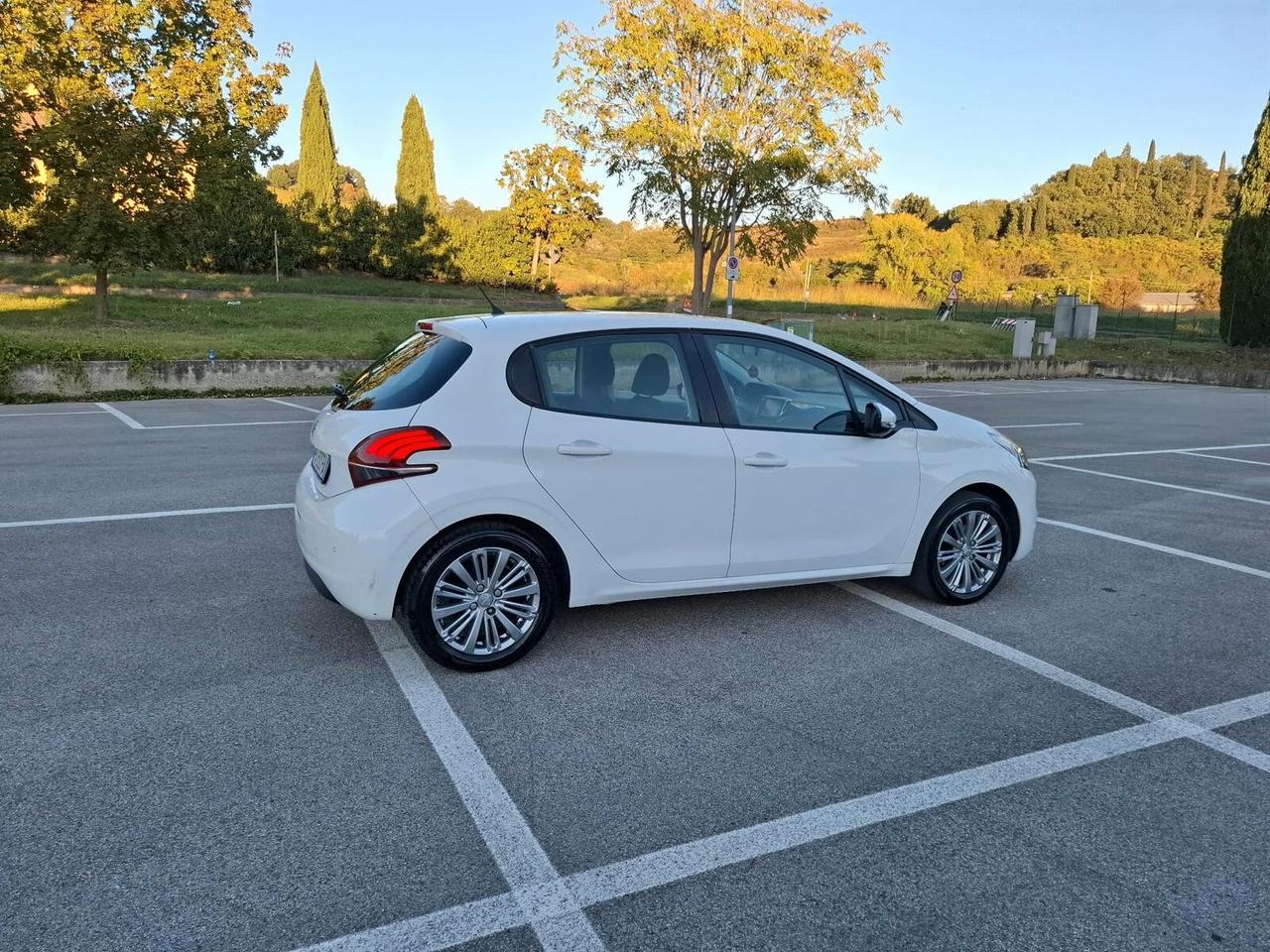 Peugeot 208 PureTech 82 5 porte Allure