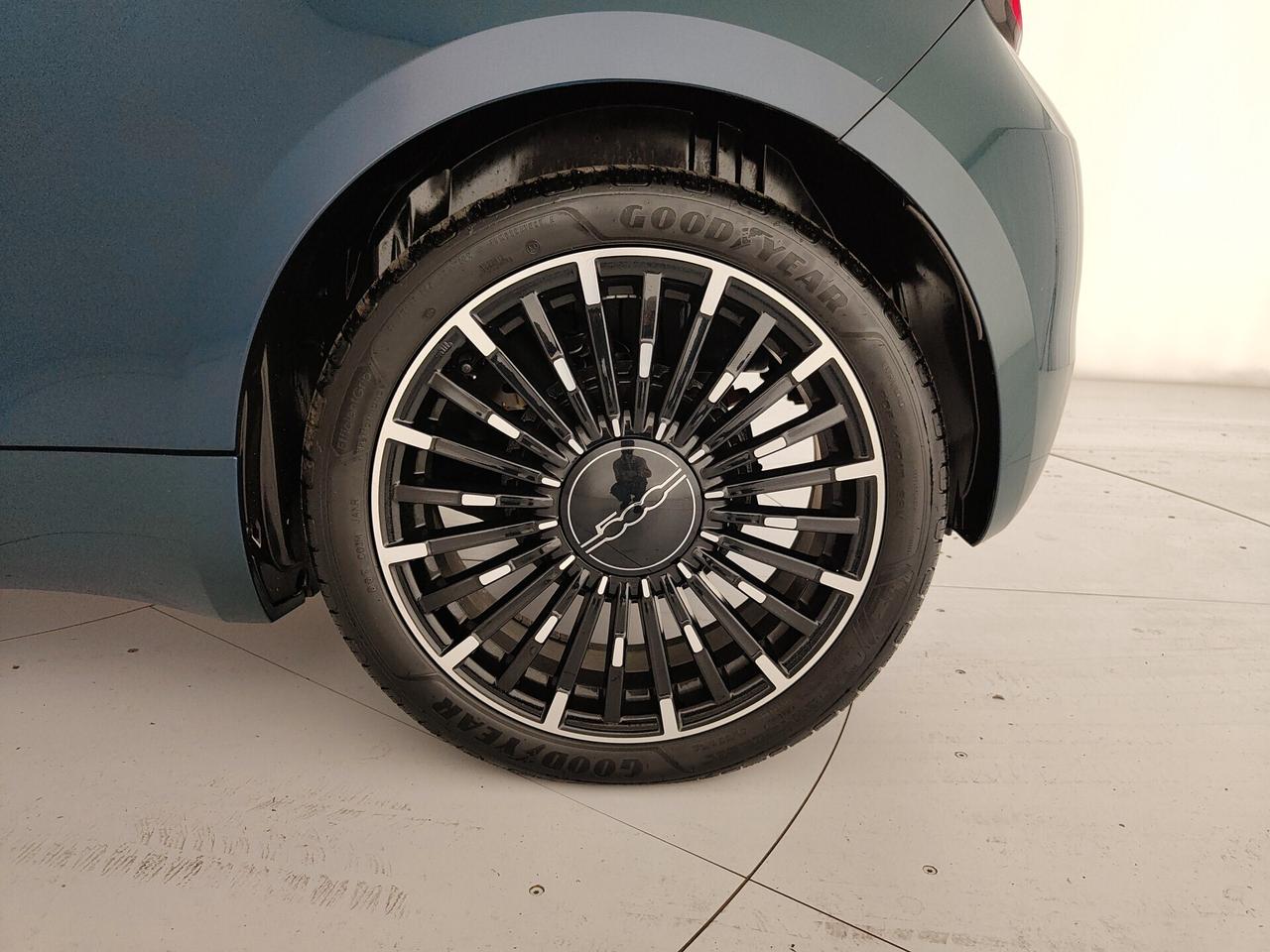 Fiat 500e 42 kWh La Prima