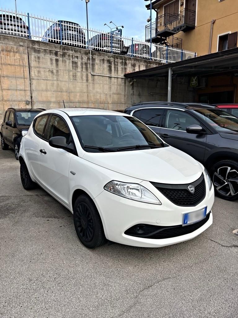 Lancia Ypsilon 1.0 FireFly Hybrid 2021
