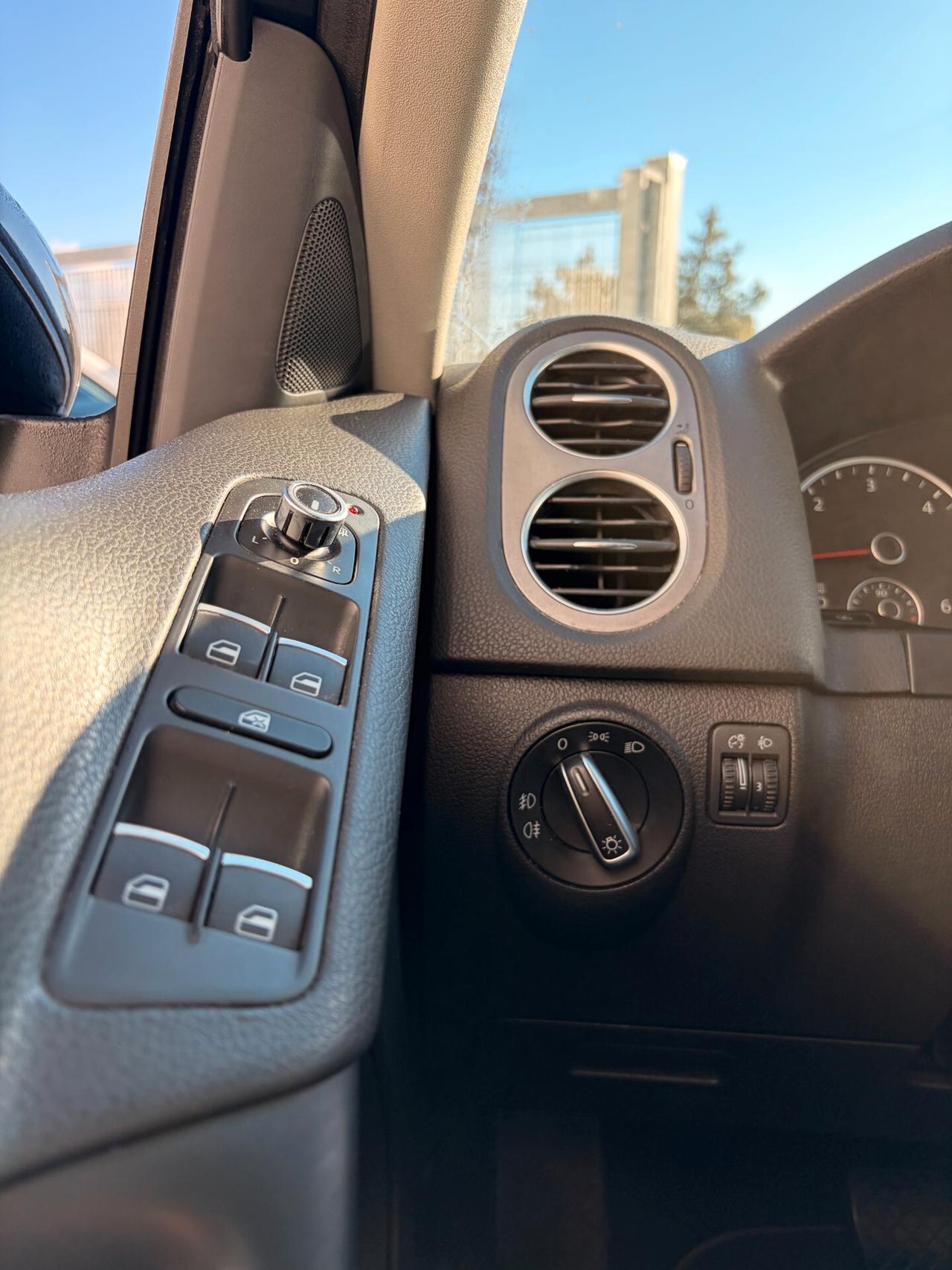 Volkswagen Tiguan 2.0 TDI DPF 4MOTION DSG Sport & Style
