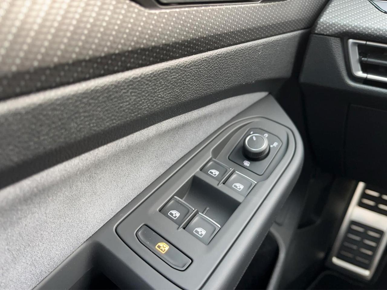 Volkswagen Golf 1.5 eTSI 115 CV DSG R-Line
