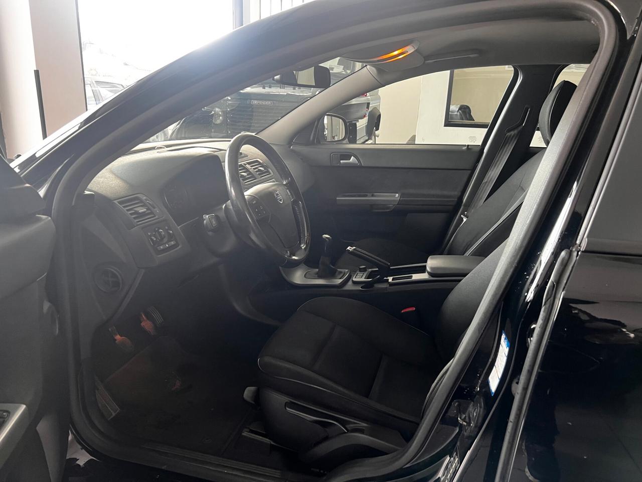 Volvo V50 D2 R-design