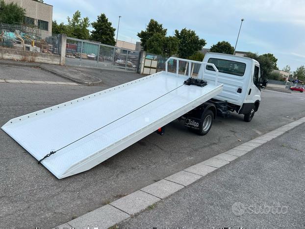 IVECO 35C15 ANNO 12/2017 CARROATTREZZI SCARRABILE