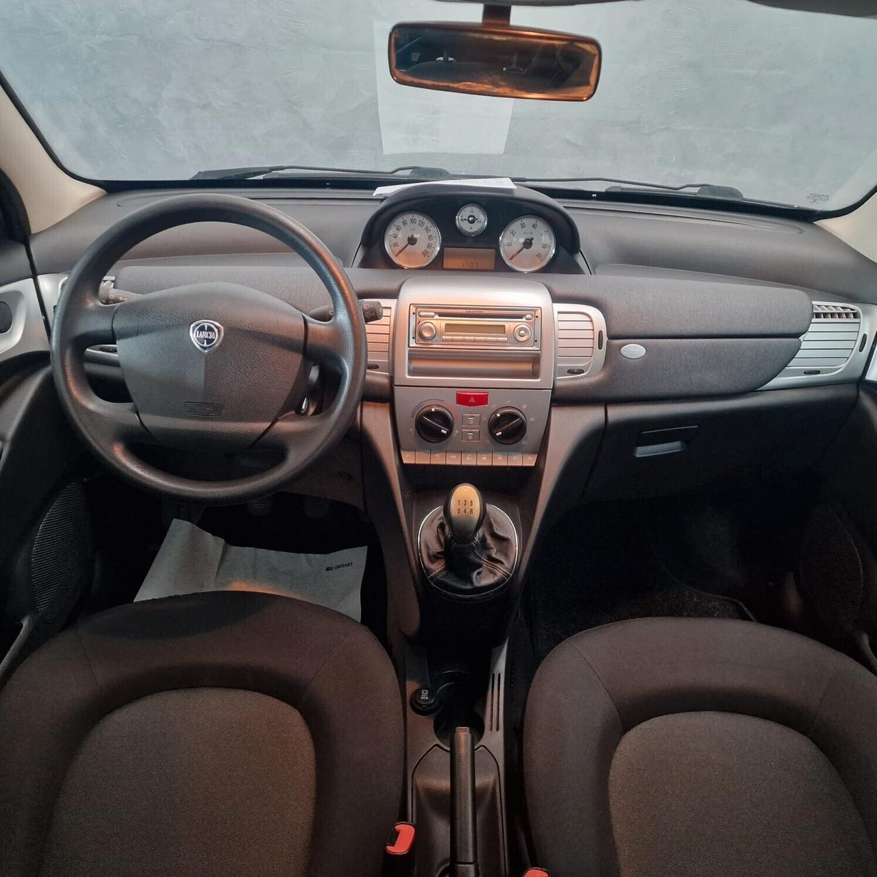 Lancia Ypsilon 1.3 MJT 75 CV Unyca