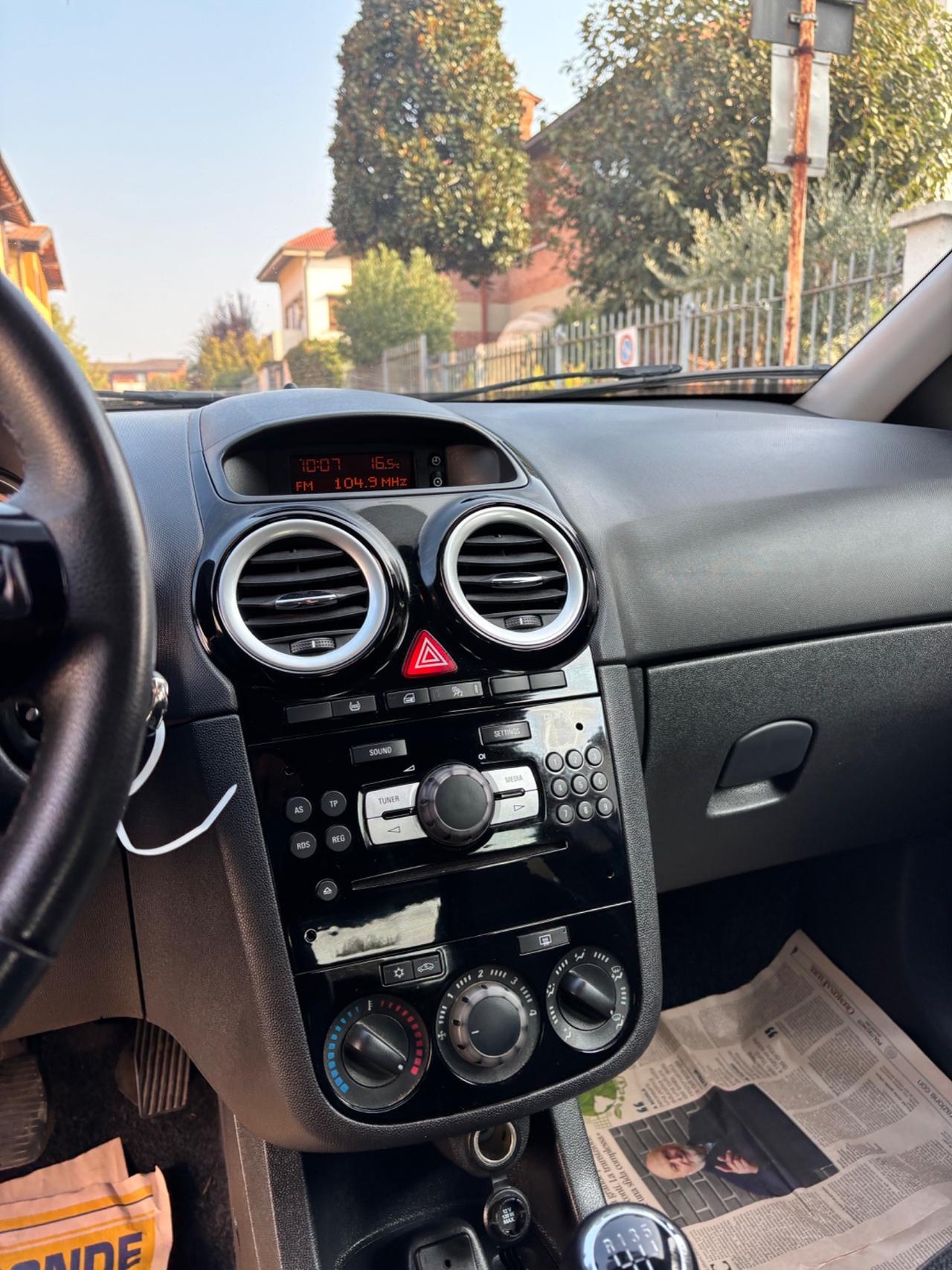 Opel Corsa 1.2 5 porte Sport